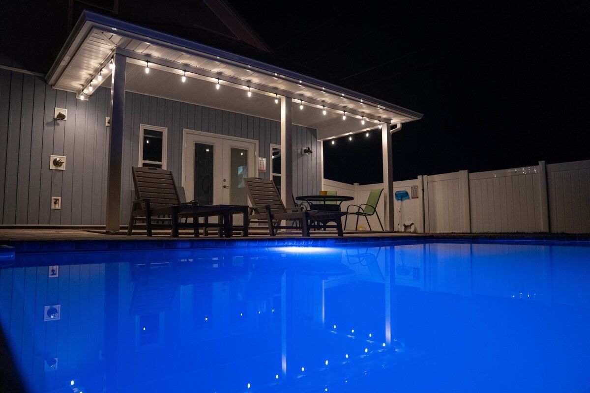 Sand Dollar Home w/Pool is a 5 minute walk to the Gulf of Mexico Coastal Elegance Villa & Pool / Sleeps 18