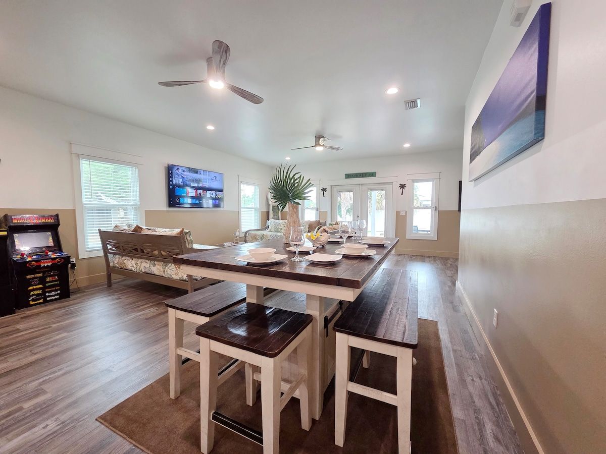 Living Room has 2 gaming systems w/ 3 twin size Day Beds, coffee table, with 70" Samsung Smart TV, and large dining table.