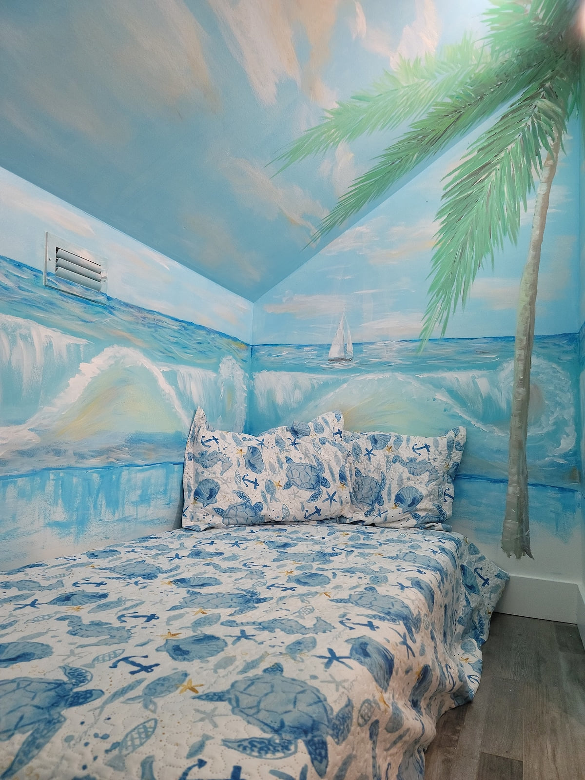 2nd Floor Kids Small Bedroom w/ twin size memory foam mattress low to the floor for those small children. Room has a 45" Samsung Smart TV.