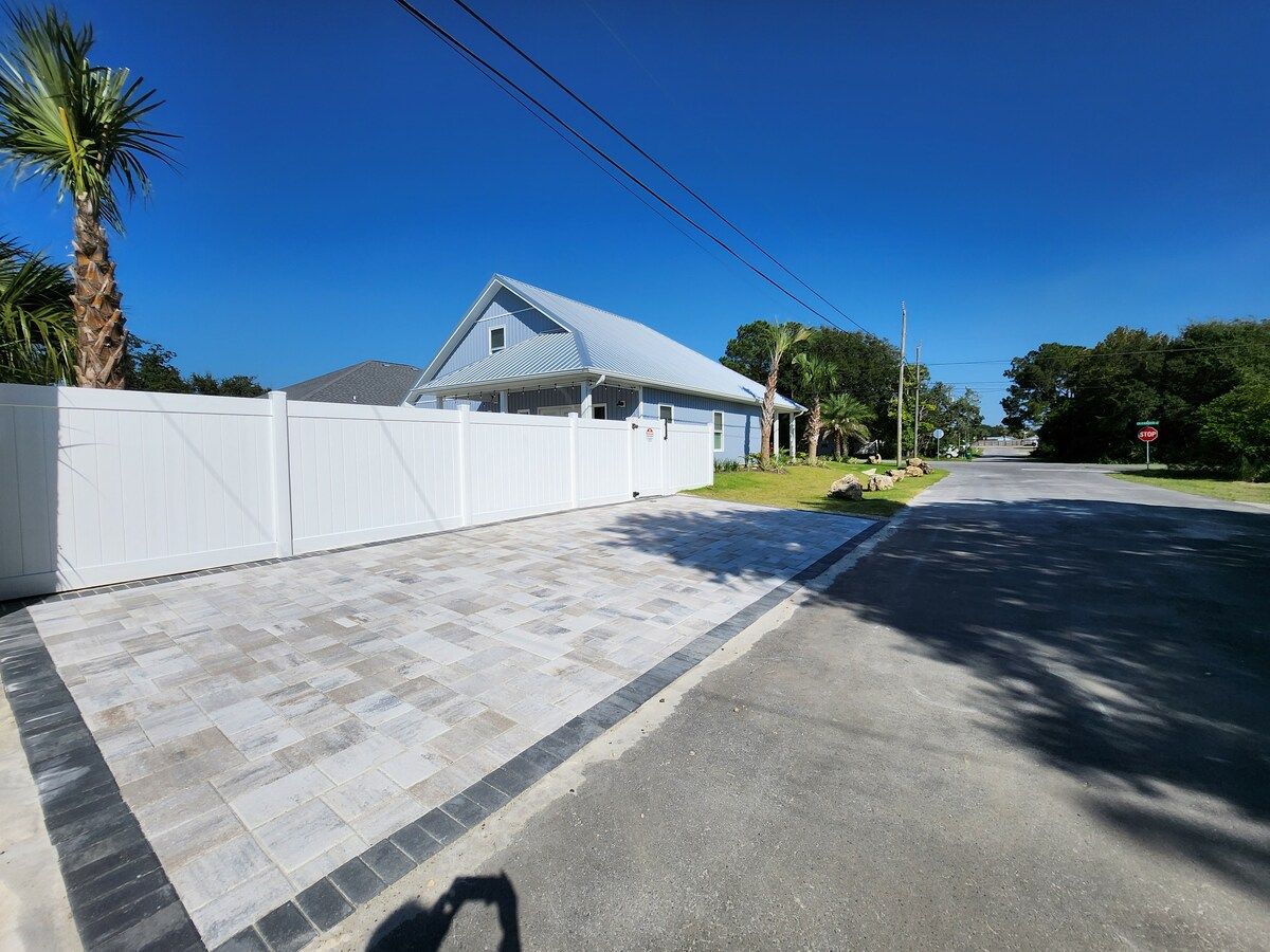 40 x 15' parking area by pool for your boat or trailer. Coming to Fish or for a car show or for Thunder on the beach or have work in the area. No problem...we have room for your trailer