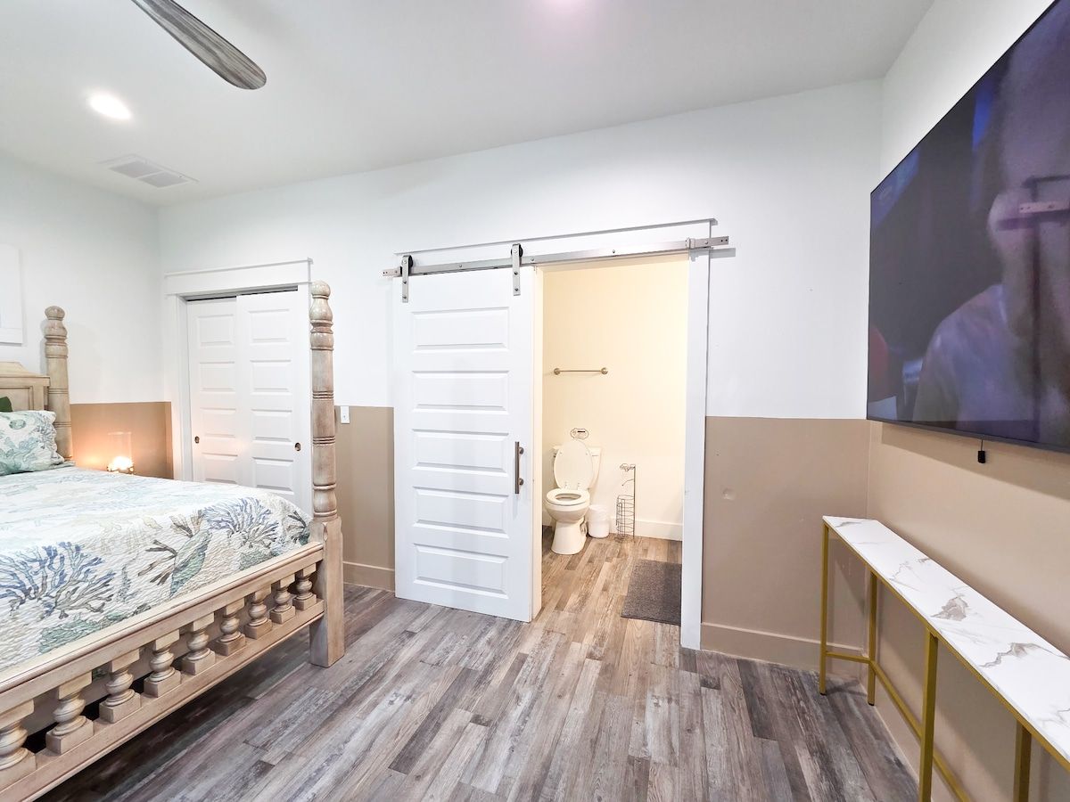 Master Bedroom with king size memory foam mattress, 75" Samsung Smart TV, Night stands w/power strips for hungry phone chargers walk in closet w/extra pillows and blankets, master bath w/ walk in shower and private access to pool.