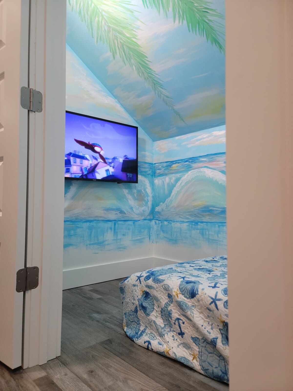 2nd Floor Kids Small Bedroom w/ twin size memory foam mattress low to the floor for those small children. Room has a 45" Samsung Smart TV.
