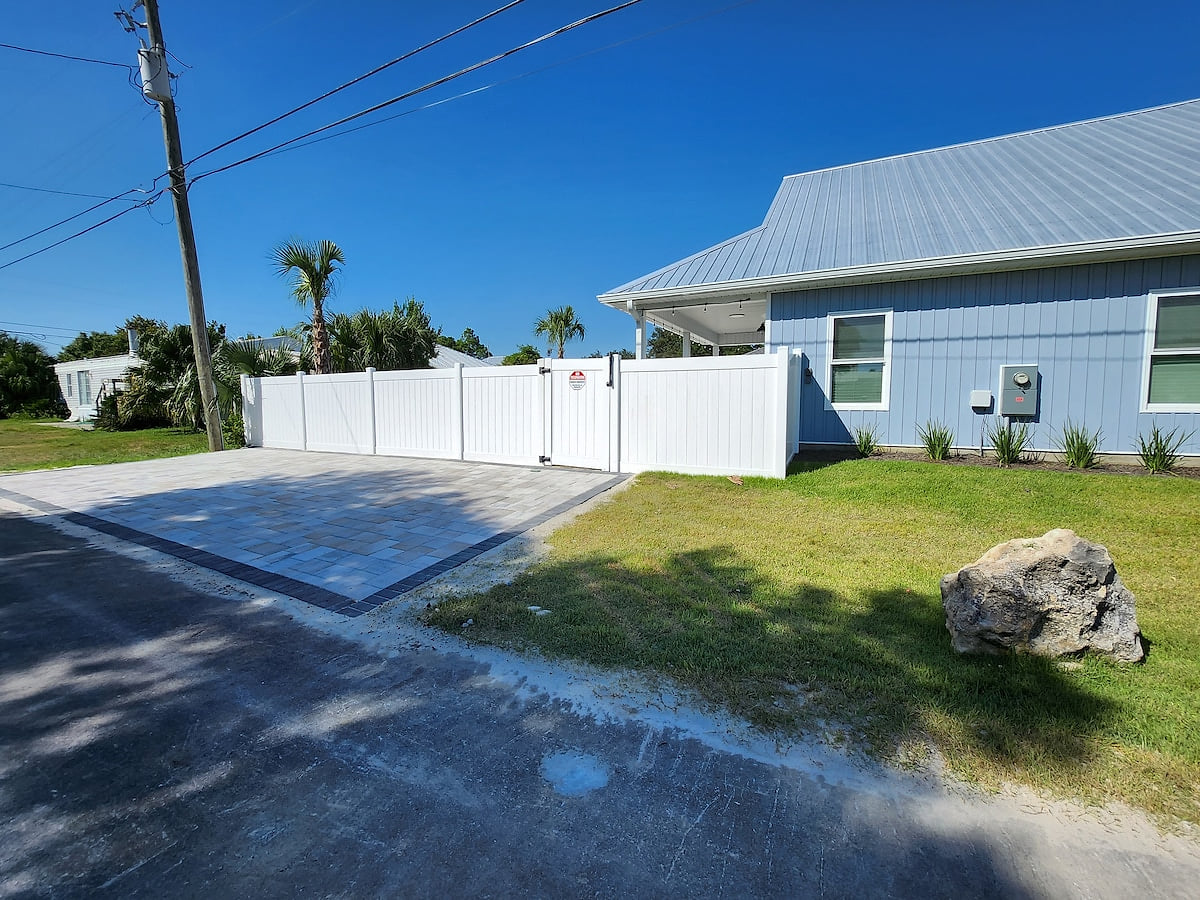 40 x 15' parking area by pool for your boat or trailer. Coming to Fish or for a car show or for Thunder on the beach or have work in the area. No problem...we have room for your trailer