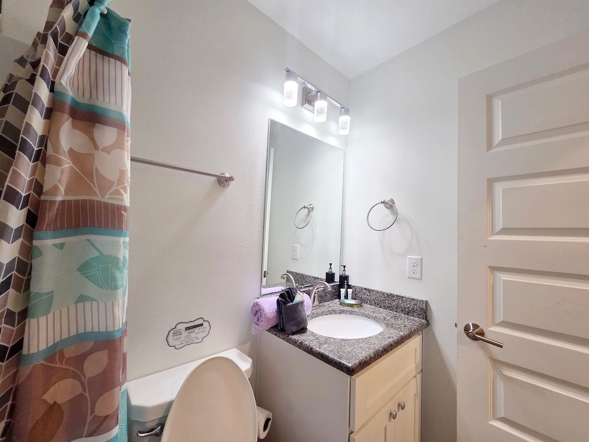 3rd Bathroom w/ Shower Tub Combo, Full size Vanity, and toilet.