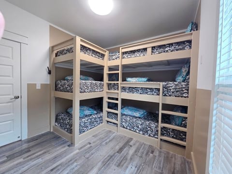 Bunk Room w/6 twin size mattresses built into the wall for safety, 70" Samsung Smart TV