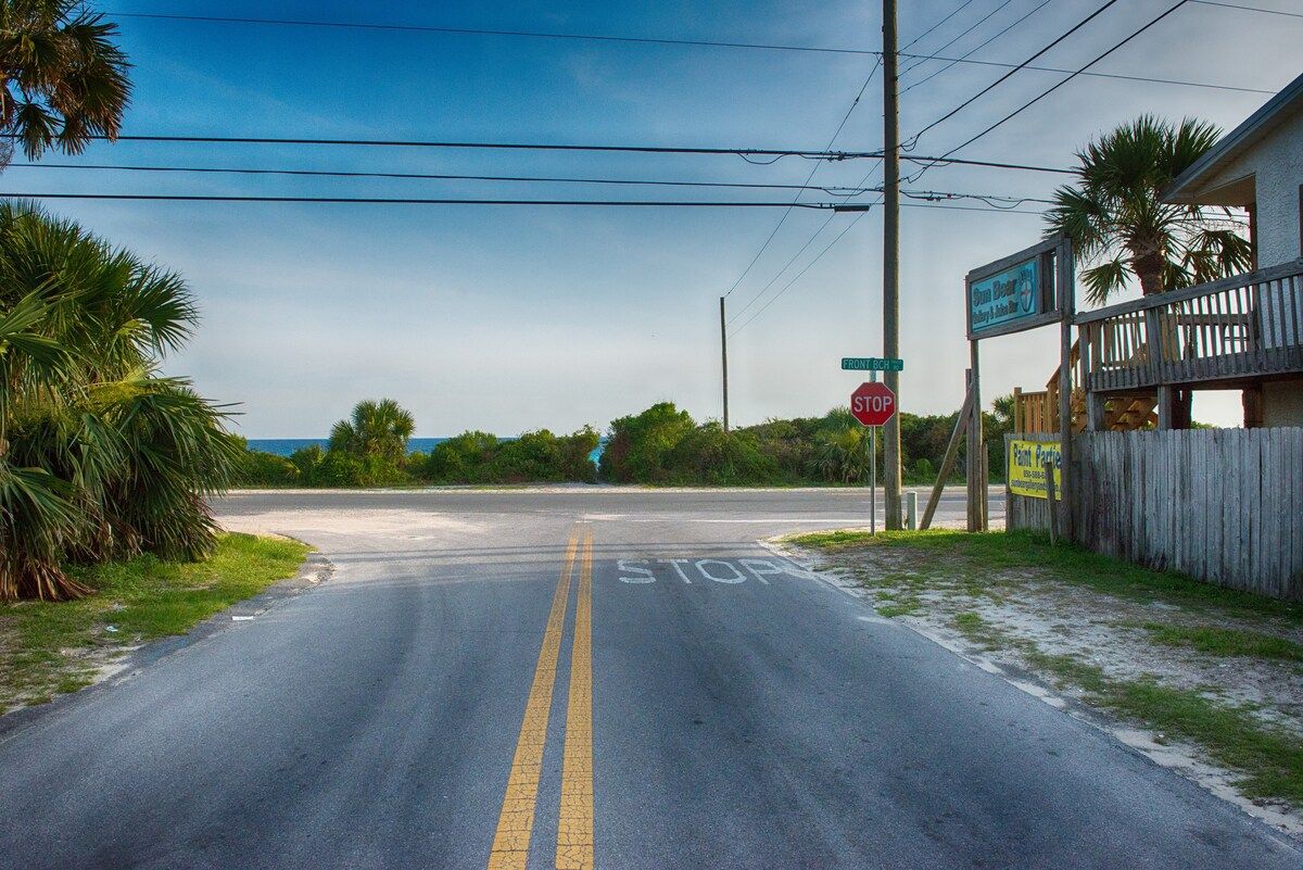 3 minute walk to beach at end of road w/ free parking