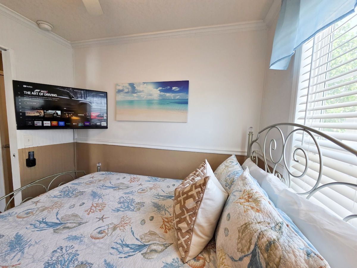 Bedroom 3 w/ Full Size Bed and Smart TV