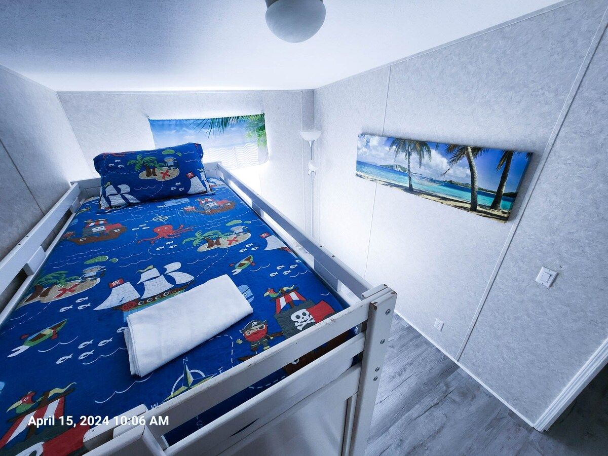 3rd Bedroom sleeps 3...Bunk beds with trunnel - Very safe walk up stairs for kids. (No TV)
