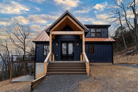 Cliff's View Mountain Retreat image 2