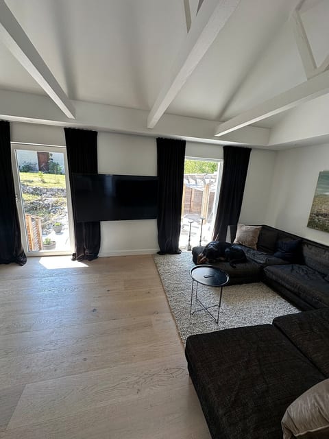 Modern, stylish exclusive villa near Stockholm image 3