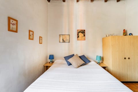 Trastevere cozy room in charming historic alley image 5