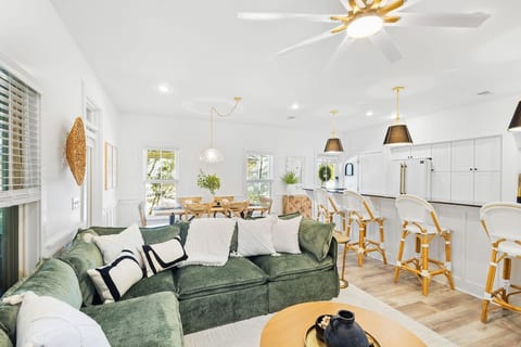 Designer Seacrest Retreat•Walk to Beach•Bikes•Pool image 2