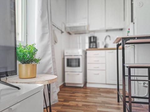 The apartment is lightly but beautifully decorated. The place is designes to feel like home from the moment you walk in.
Pots, pans, coffee & tea maker, basic food supplies, etc. can be found in the kitchen at one glance.