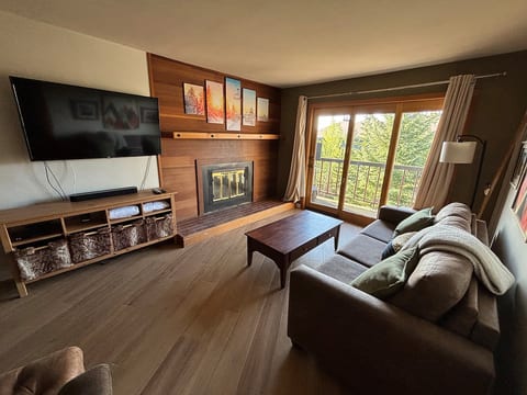 2BR/2BA Mountain Condo, pool & hot tub image 3