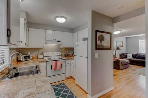 Kitchen, fully stocked