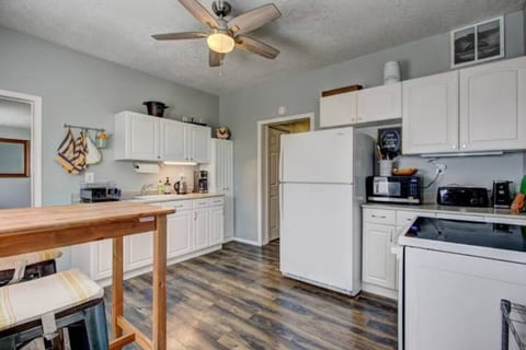 Fully stocked kitchen, entrance view