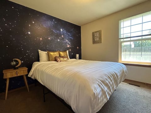 Bedroom 1: Queen bed