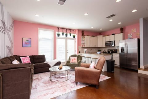 Blush tones and natural light set the scene, this chic lounge is perfect for pre‑Broadway cocktails or winding down with the girls after a Nashville adventure.