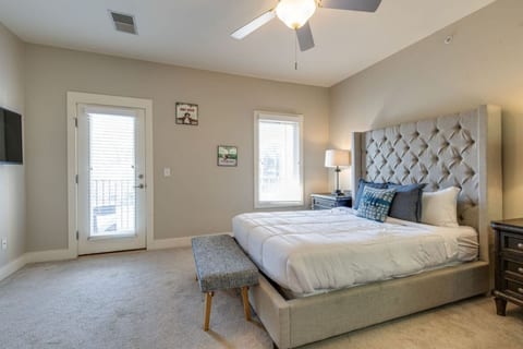 Master bedroom with private balcony and En-suite Bathroom, Smart TV
