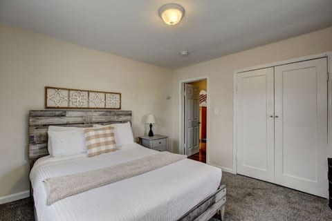 Master bedroom, queen size bed and closet