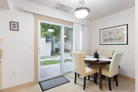 dining area, seats 4, opens to patio