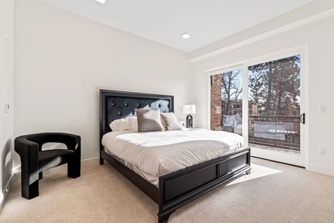 Master bedroom, King bed
