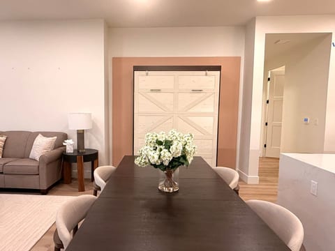 Queen size murphy bed