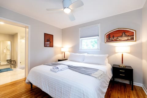 Master Bedroom with King-Size Bed and En-Suite Bathroom, Smart TV
