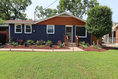 Casa Azul - Boutique 3BR Ranch with Hot Tub & King Beds