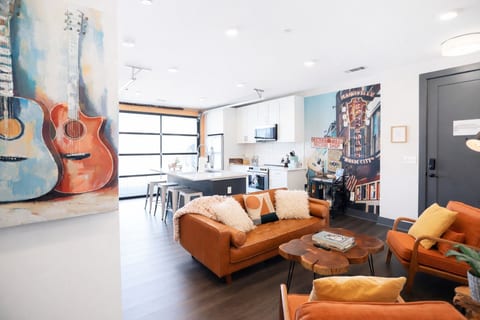 The Muse Nashville Oasis: Modern 2BR | Balcony & Rooftop | Near Broadway