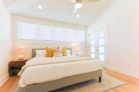 Kind Bedroom