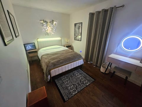 Cozy bedroom & vanity desk