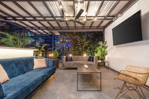 Casa Madera Parque Lleras with private Jacuzzi