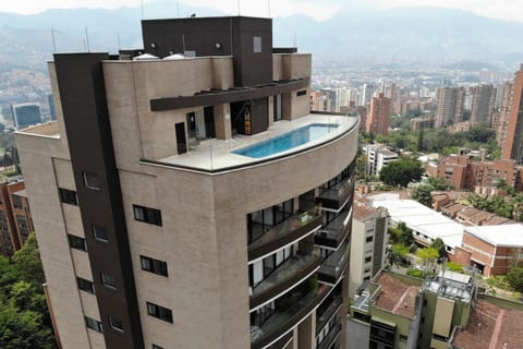 Class Suites - 1403