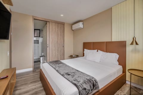 Go Living & Suites - 801