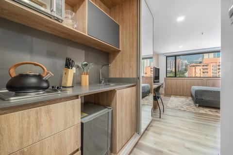 Go Living & Suites - 1013