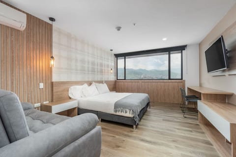 Go Living & Suites - 1402