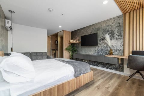 Go Living & Suites - 1413
