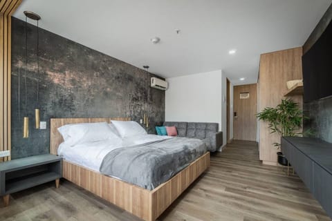Go Living & Suites - 1413
