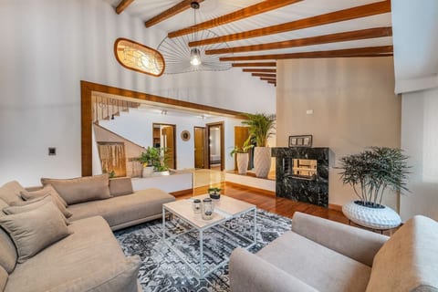 Casa Terracina · Amazing 5BR Mansion with private Pool