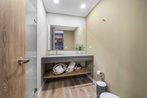 Go Living & Suites - 1414