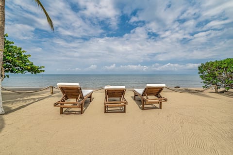 Luxury Villa private beach Tolu