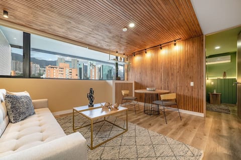 Go Living & Suites - 806