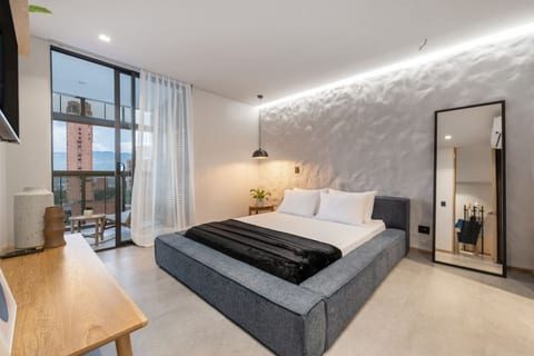 W Apartment 511