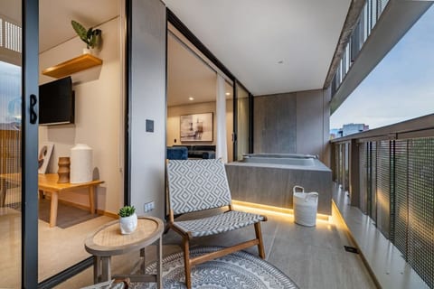 W Apartment 511