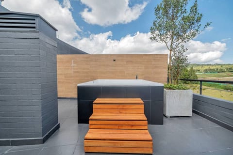 Olive Country Living - 401 PH