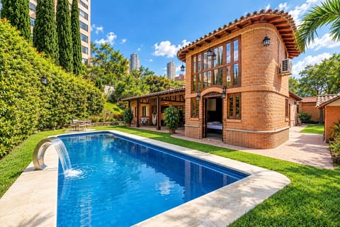 El Poblado Villa: Heated Pool & Private Nightclub