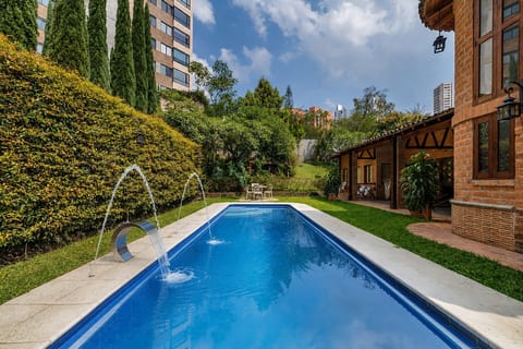 4BR Villa Heated Pool Private Nightclub-El Poblado