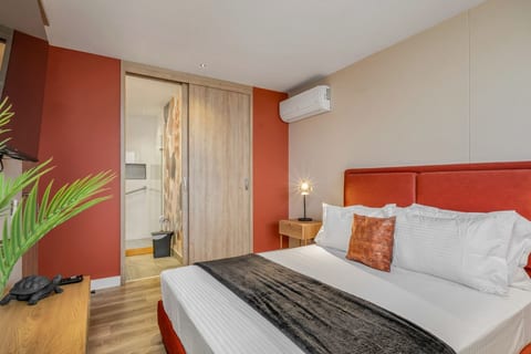 Go Living & Suites - 807