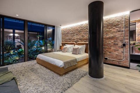Luxury 3BR Apt with private Jacuzzi & Pool table